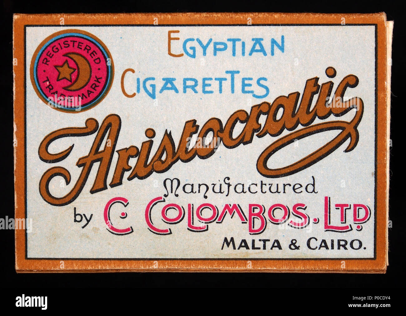 . Inglese: molto vecchia confezione di un prodotto che non è prodotta e non si vendono più. . 13 aprile 2014, 10:56:55. Alf van Beem 1 aristocratica del pacchetto di sigarette, indietro Foto Stock