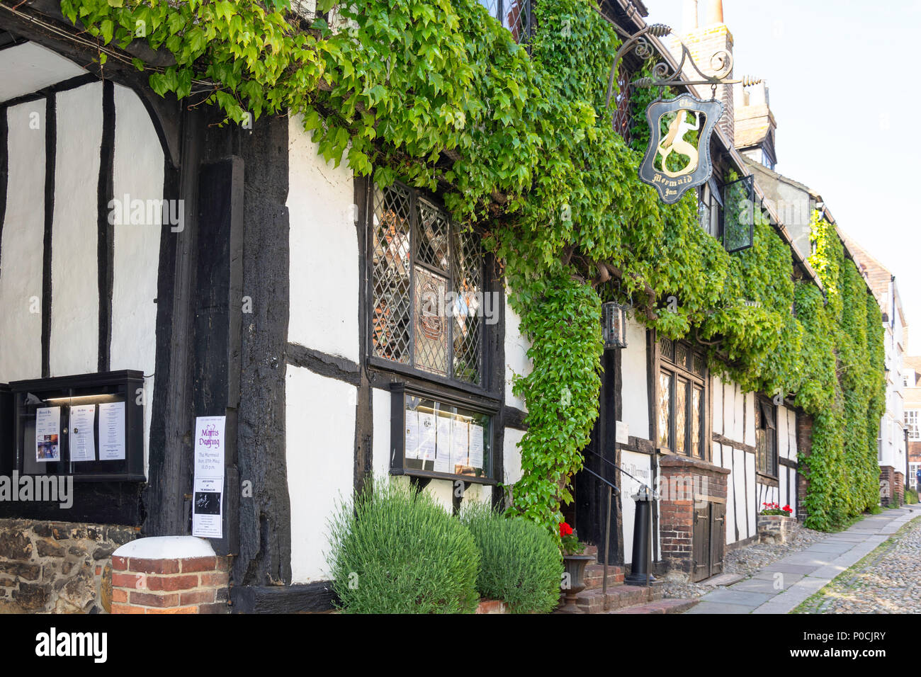 Il XII secolo Mermaid Inn, Mermaid Street, segala, East Sussex, England, Regno Unito Foto Stock