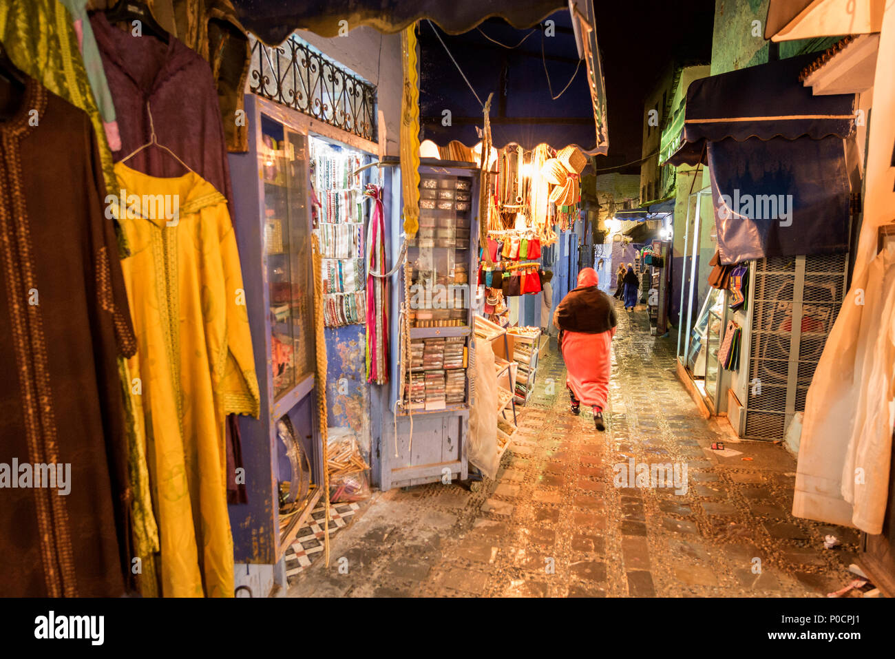 Bazar marocchini in serata, Città Vecchia, Chefchaouen o Chaouen, Marocco Foto Stock