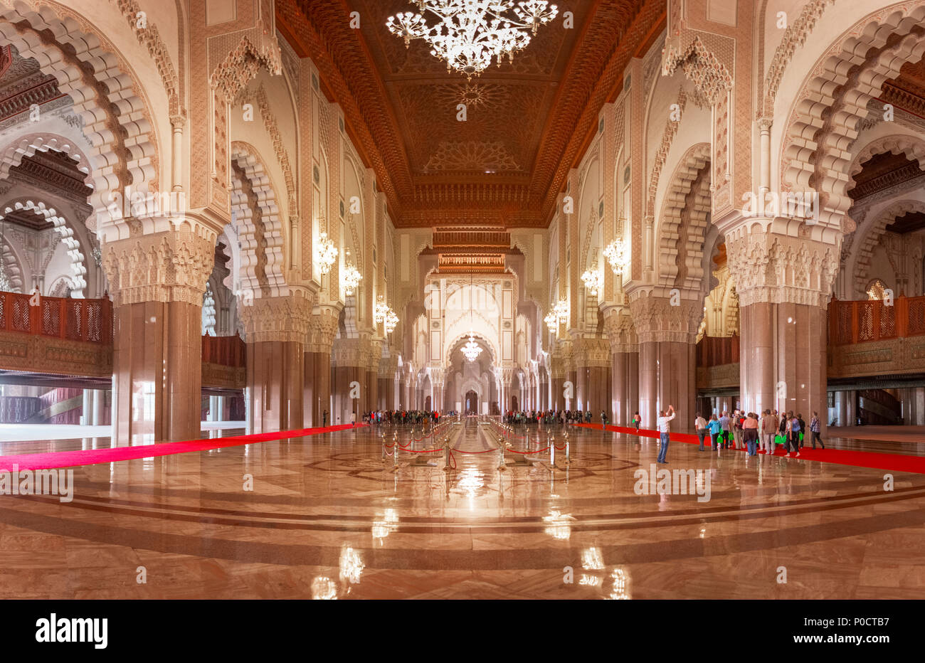 Vista interna, sala da preghiera, la Moschea di Hassan II, Grande Mosquée Hassan II, architettura moresca, Casablanca, Marocco Foto Stock