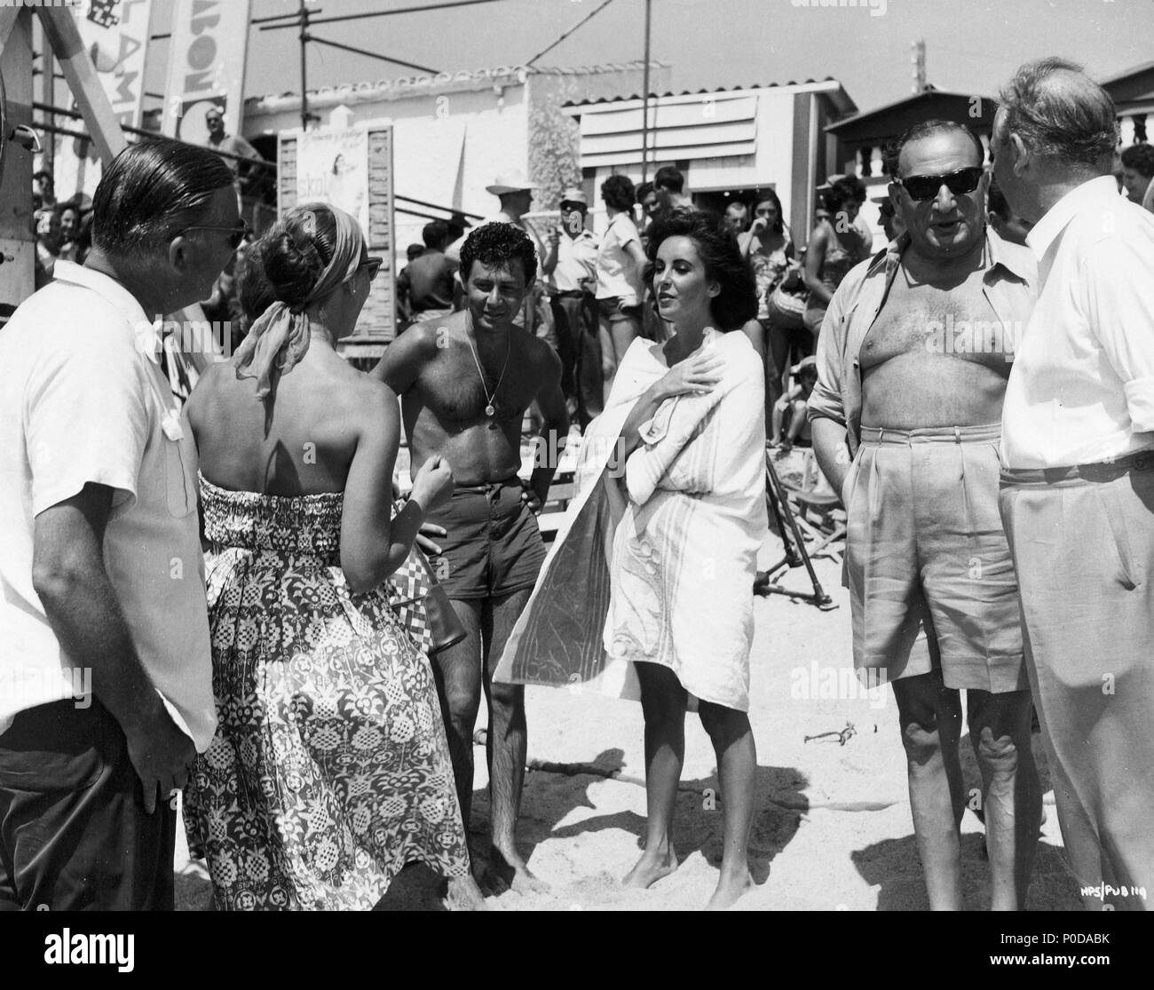 Descrizione: Eliasabeth Taylor en el rodaje de la película 'De repente el último verno' que se rodo en las playas de Tossa de Mar y S'Agaró.. Pellicola originale titolo: improvvisamente la scorsa estate. Titolo inglese: improvvisamente la scorsa estate. Regista: Joseph L. MANKIEWICZ. Anno: 1959. Stelle: Elizabeth Taylor; EDDIE FISHER. Credito: Columbia Pictures / Album Foto Stock