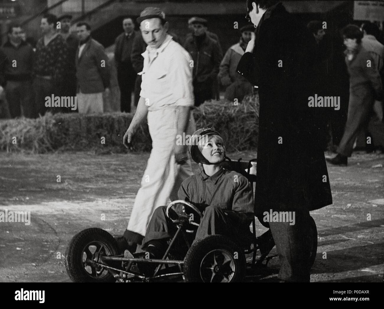 Pellicola originale titolo: LA SPOSA SUR LE COU. Titolo italiano: solo per amore. Regista: roger VADIM; JEAN AUREL. Anno: 1961. Stelle: Brigitte Bardot; Roger Vadim. Credito: VIDES CINEMATOGRAFICA / Album Foto Stock