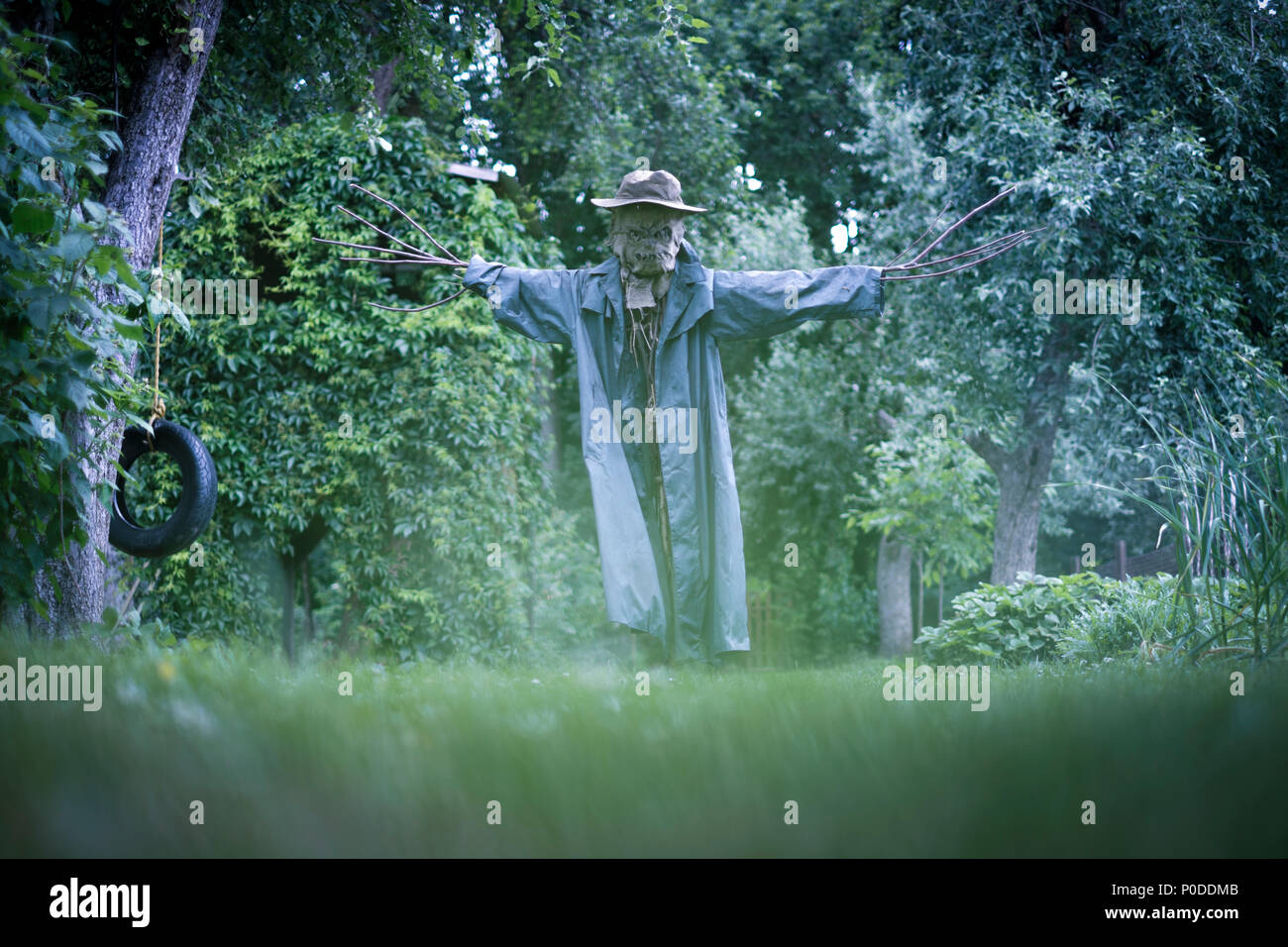 Scary spaventapasseri in un cappello Foto Stock