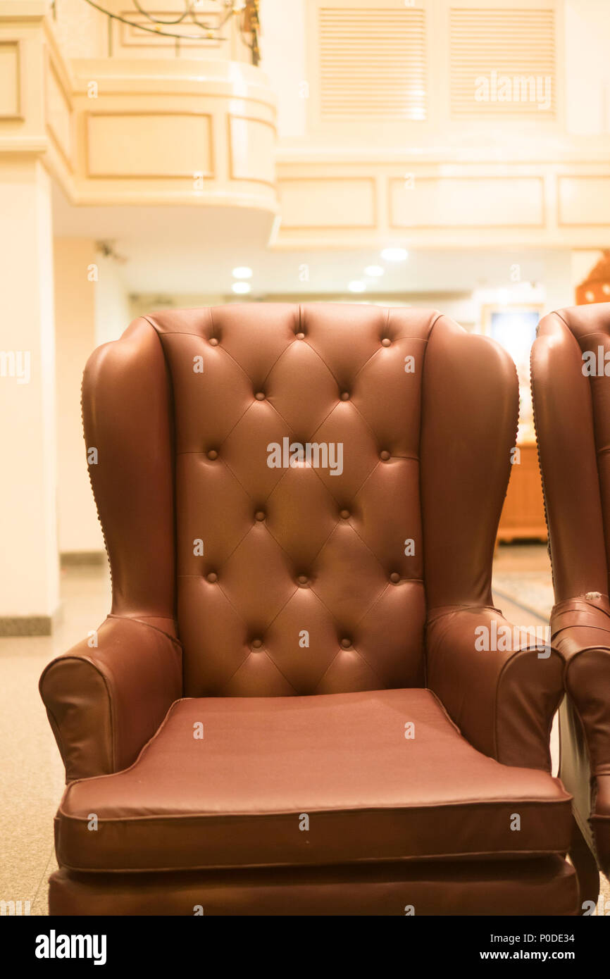 Lussuoso divano letto nel salone dell'hotel. Foto Stock