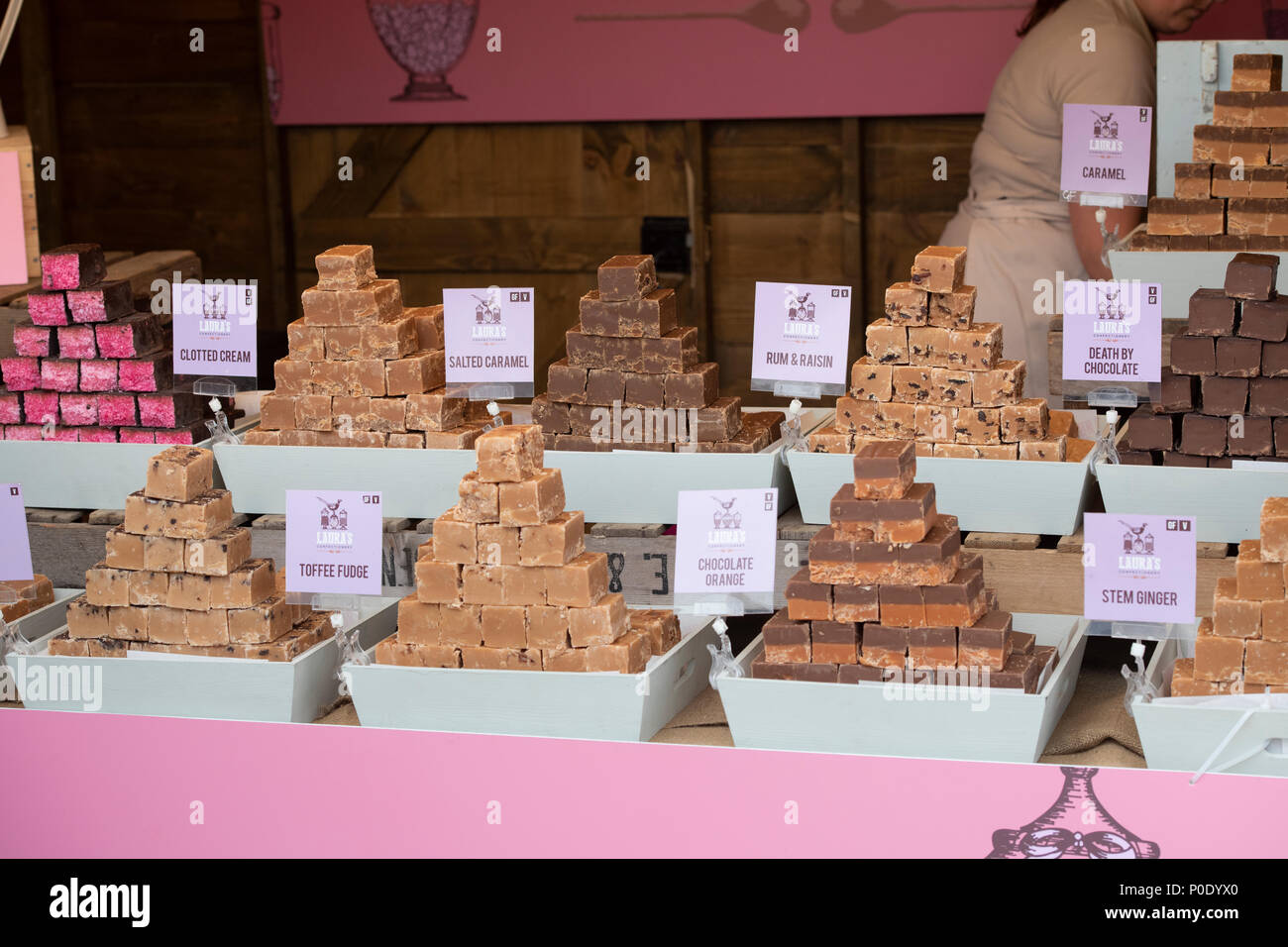 Fudge cibo stallo a RHS Chatsworth flower show 2018. Chatsworth, Bakewell, Derbyshire, Regno Unito Foto Stock