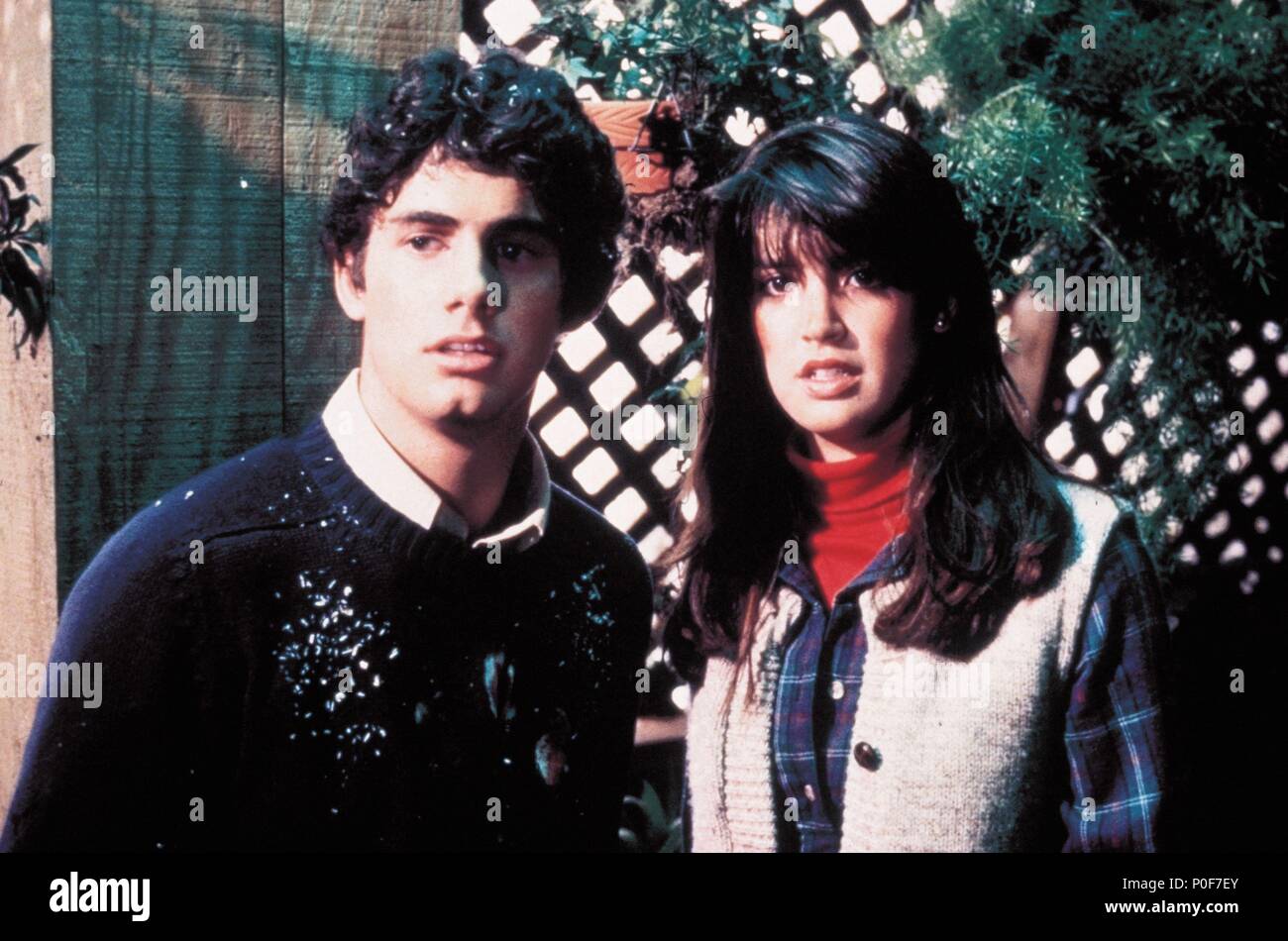Pellicola originale titolo: GREMLINS. Titolo inglese: GREMLINS. Regista: Joe Dante. Anno: 1984. Stelle: PHOEBE CATES; ZACH GALLIGAN. Credito: WARNER BROTHERS / Album Foto Stock