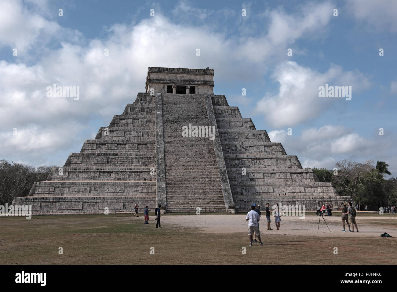 Il tempio Maya di kukulkan (El Castillo) piramide a Chichen Itza, Yucatan, Messico Foto Stock