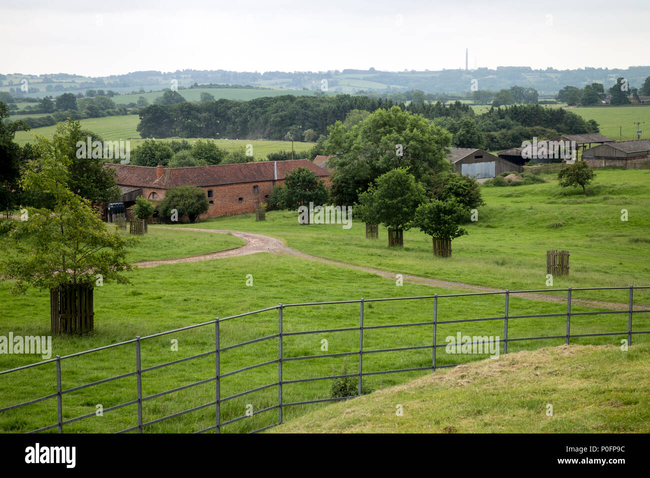 Il Shuckburgh Hall Estate visto dalla chiesa, Superiore Shuckburgh, Warwickshire, Inghilterra, Regno Unito Foto Stock