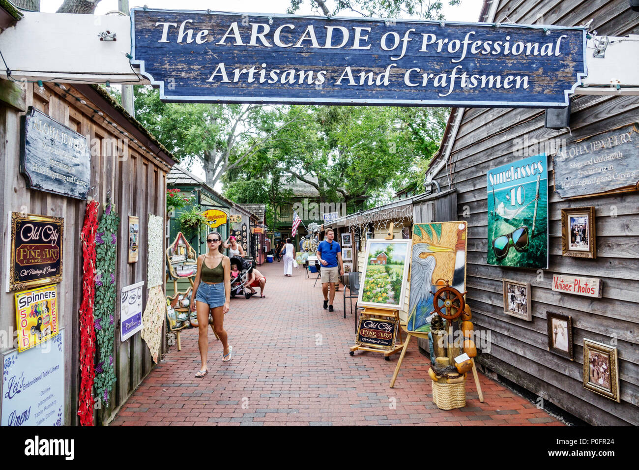 Florida Saint St. Augustine, St George Street, The Arcade of Professional Artisan & Artigianato, shopping shopper shopping negozi di mercato mercati Marke Foto Stock