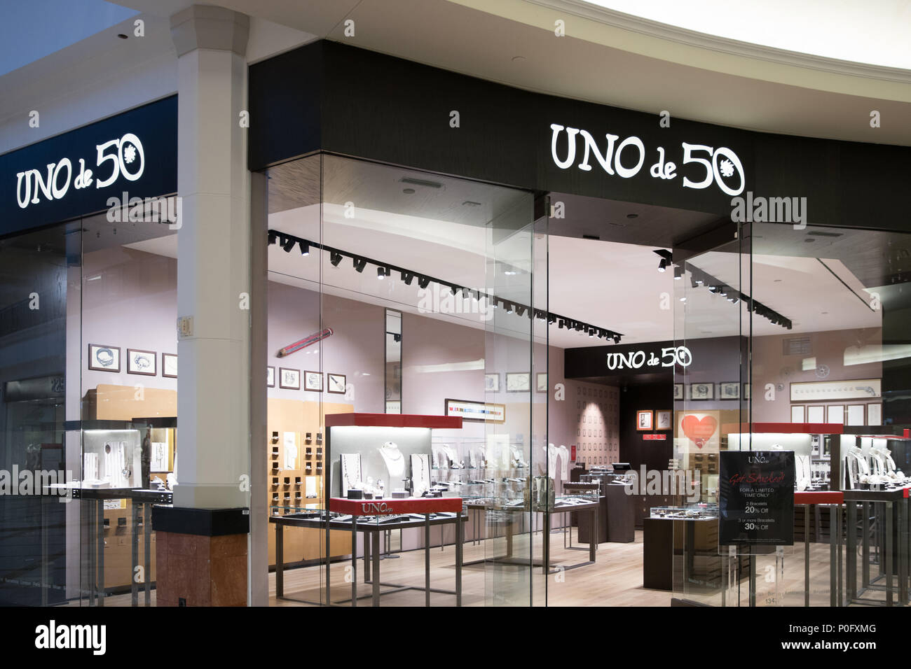 Philadelphia, Pennsylvania, 30 Maggio 2018: ONU de 50 storefront in Philadelphia Center Mall, lo spagnolo bigiotteria e accessori di marca. Foto Stock