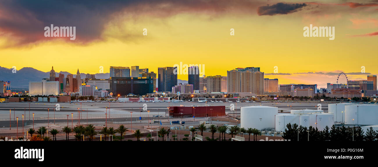 Las Vegas, Nevada - 28 Maggio 2018 : vista dello skyline al tramonto della famosa Strip di Las Vegas si trova nel mondo classe hotel e casinò, NV Foto Stock