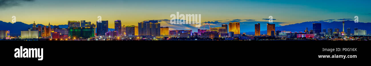 Las Vegas, Nevada - 28 Maggio 2018 : vista dello skyline al tramonto della famosa Strip di Las Vegas si trova nel mondo classe hotel e casinò, NV Foto Stock