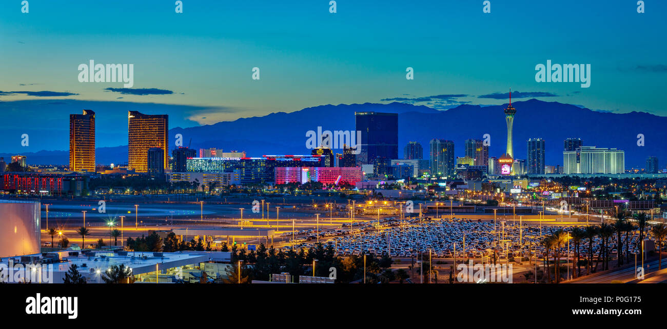 Las Vegas, Nevada - 28 Maggio 2018 : vista dello skyline al tramonto della famosa Strip di Las Vegas si trova nel mondo classe hotel e casinò, NV Foto Stock