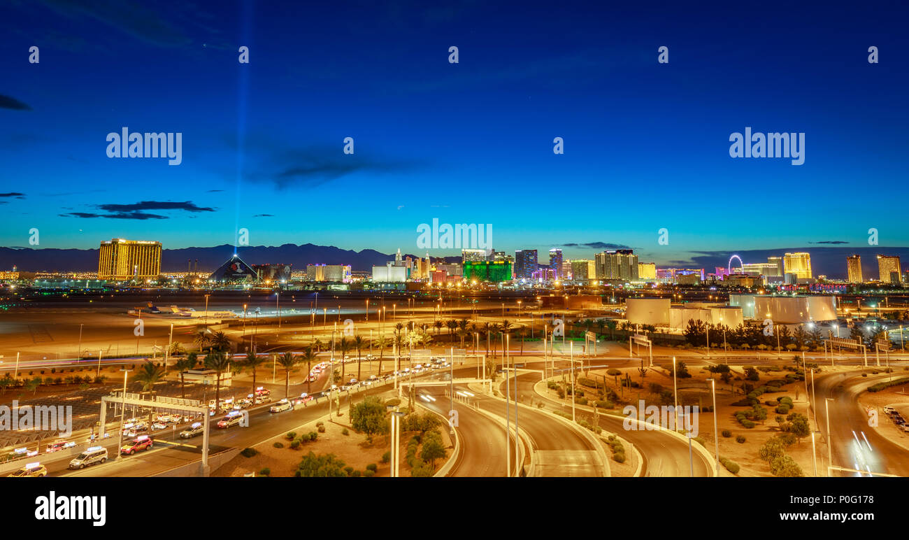 Las Vegas, Nevada - 28 Maggio 2018 : vista dello skyline al tramonto della famosa Strip di Las Vegas si trova nel mondo classe hotel e casinò, NV Foto Stock