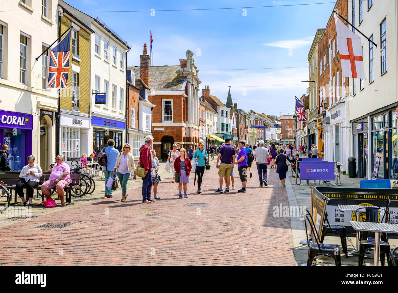 Vista lungo Chichester East street verso la croce di Chichester Foto Stock