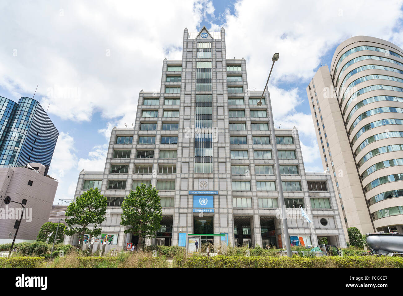 L'esterno dell'Università delle Nazioni Unite, Shibuya-Ku, Tokyo, Giappone. Progettato dall architetto giapponese Kenzo Tange ( 1913 - 2005 ). Foto Stock