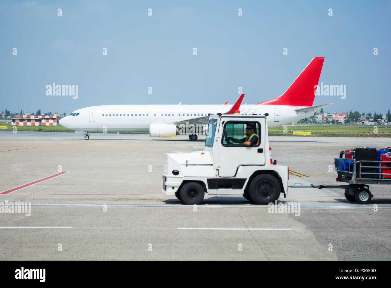 Caricamento di un bagaglio per aereo Foto Stock