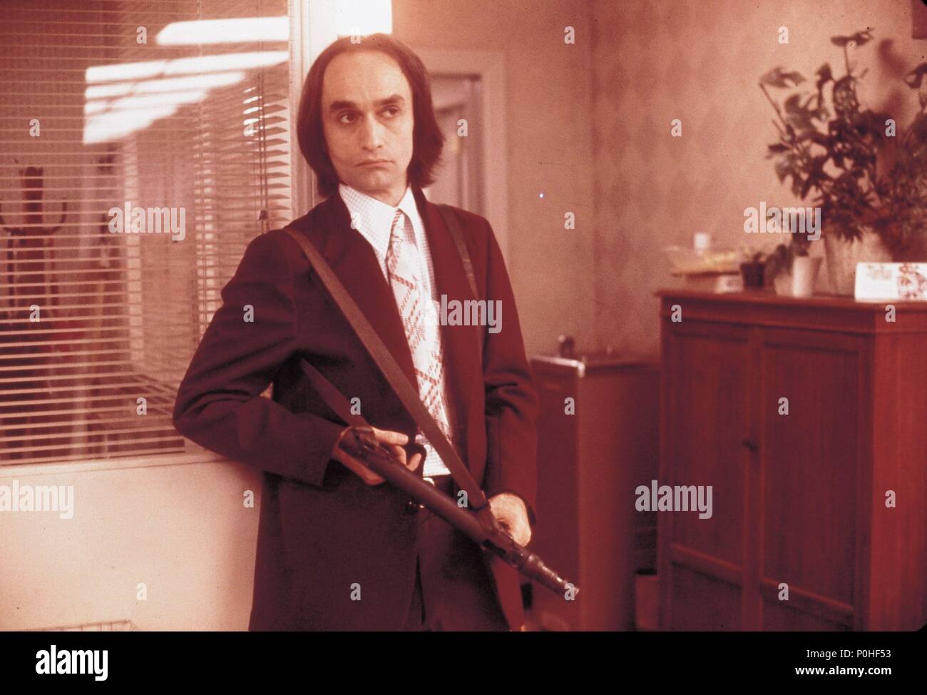 Pellicola originale titolo: Cane giorno pomeriggio. Titolo inglese: Cane giorno pomeriggio. Regista: SIDNEY LUMET. Anno: 1975. Stelle: John Cazale. Credito: WARNER BROTHERS / Album Foto Stock