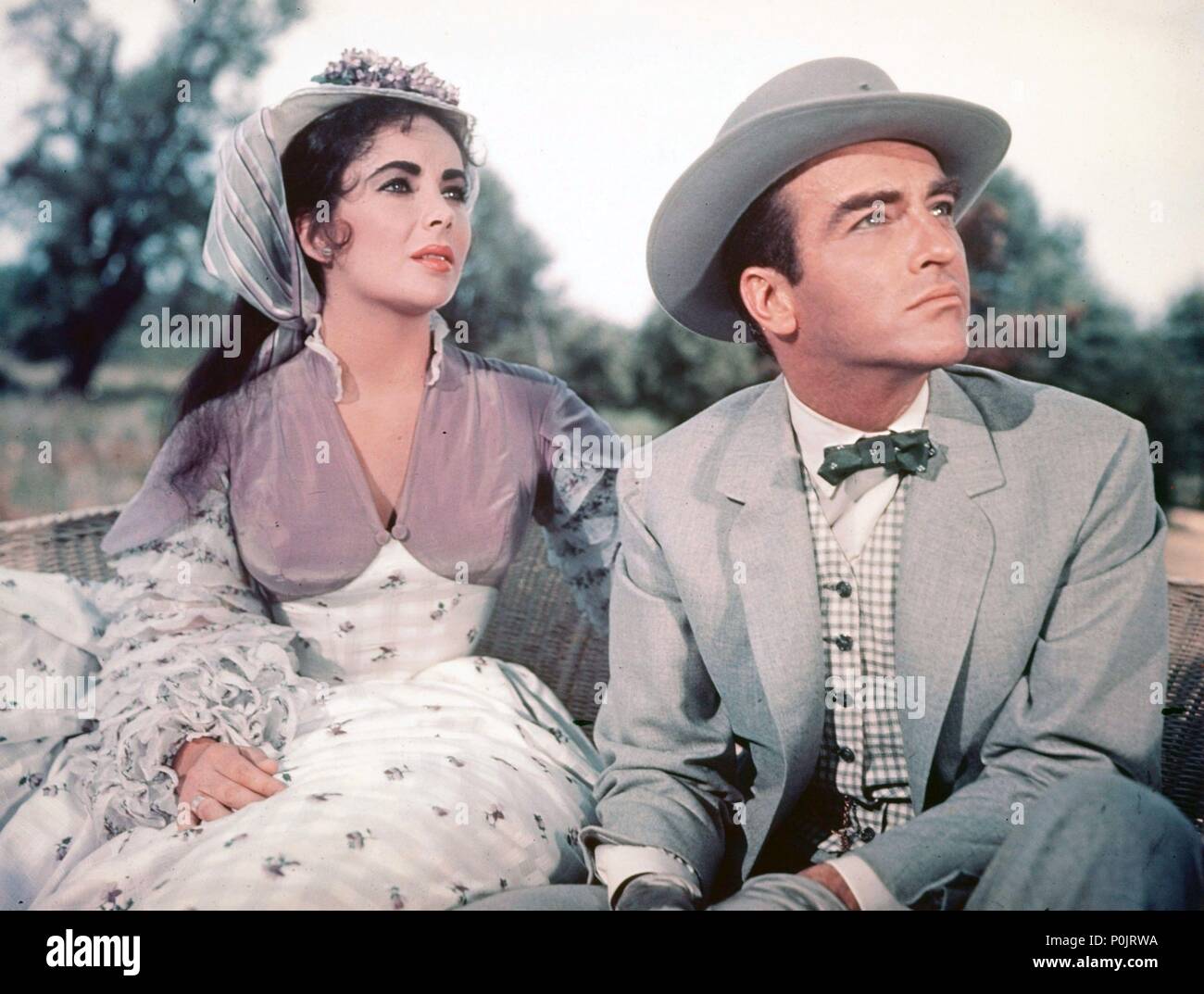 Pellicola originale titolo: RAINTREE COUNTY. Titolo inglese: RAINTREE COUNTY. Regista: EDWARD DMYTRYK. Anno: 1957. Stelle: Elizabeth Taylor; MONTGOMERY CLIFT. Credito: M.G.M / Album Foto Stock