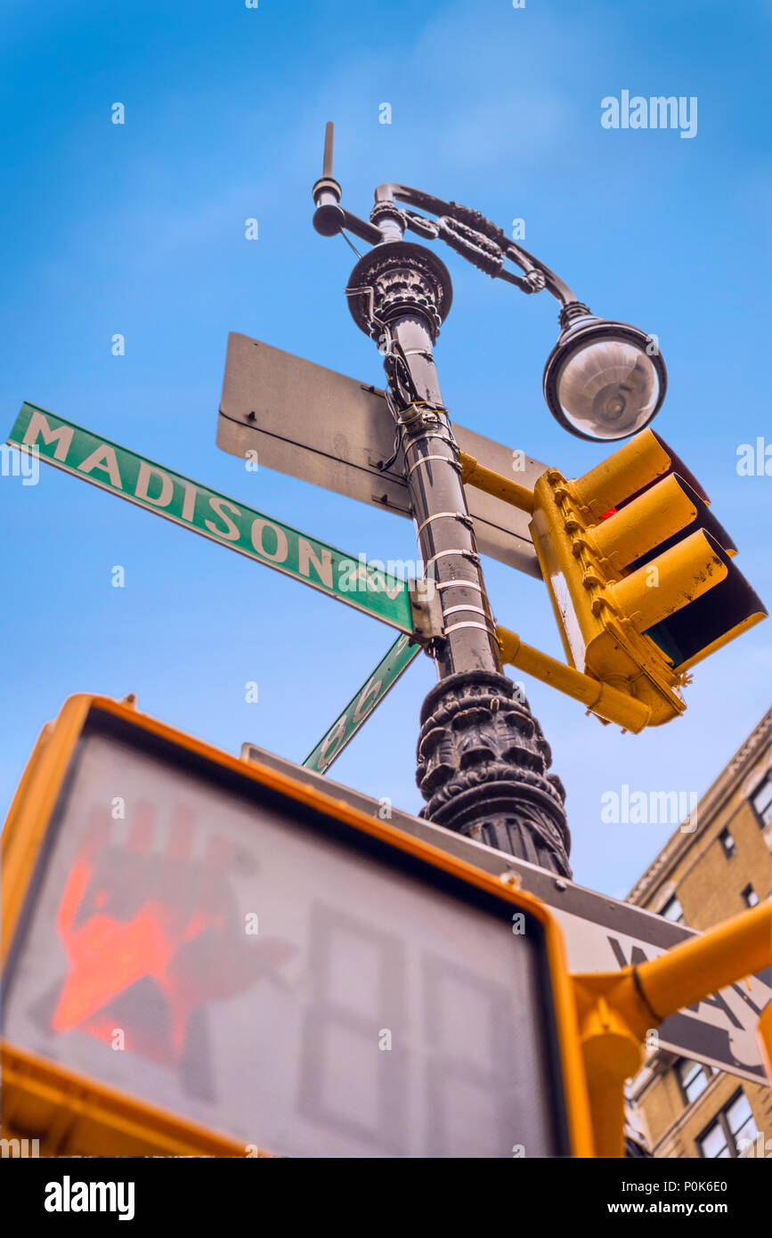 Tipico segno su strada a Manhattan, New York City Foto Stock