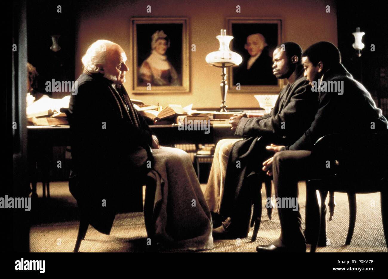 Pellicola originale titolo: AMISTAD. Titolo inglese: AMISTAD. Regista: Steven Spielberg. Anno: 1997. Stelle: Anthony Hopkins; Djimon Hounsou; Chiwetel Ejiofor. Credito: TM e DREAMWORKS / Album Foto Stock