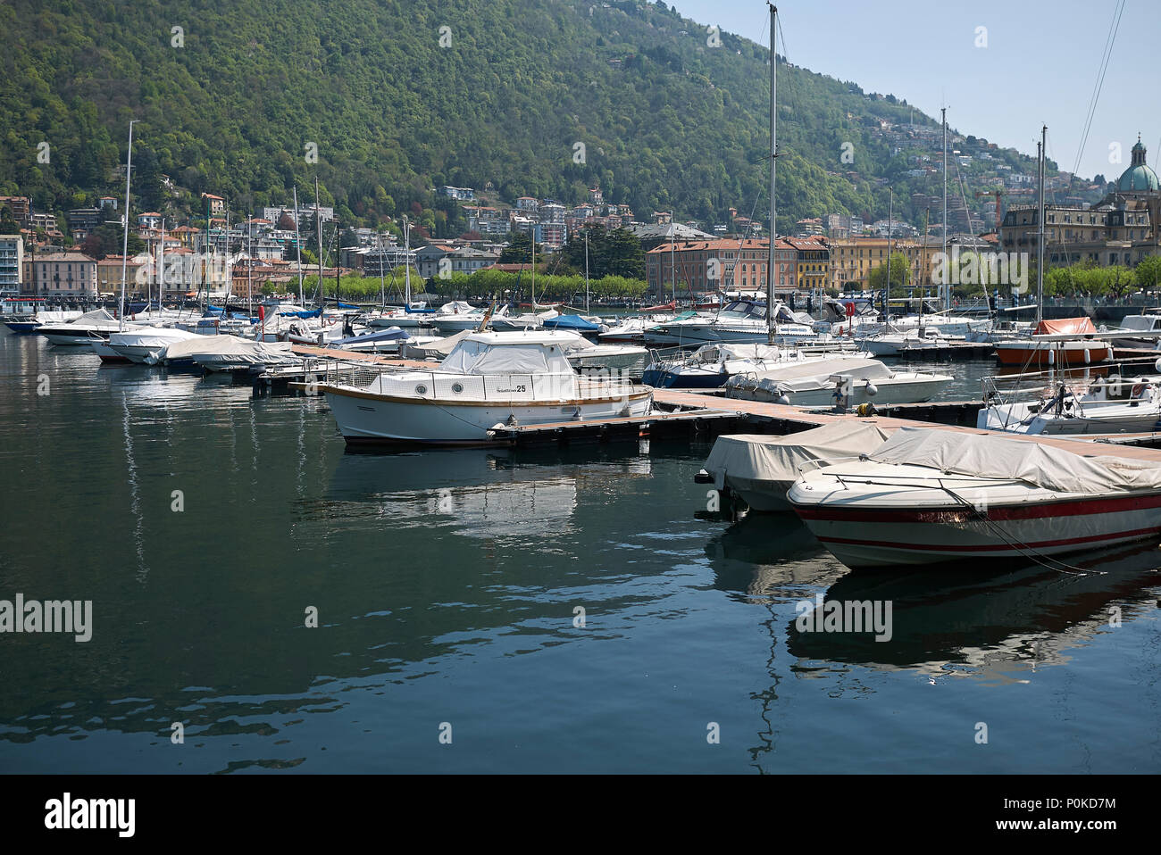 Como, Italia - 22 Aprile 2018: porto turistico a Como Foto Stock