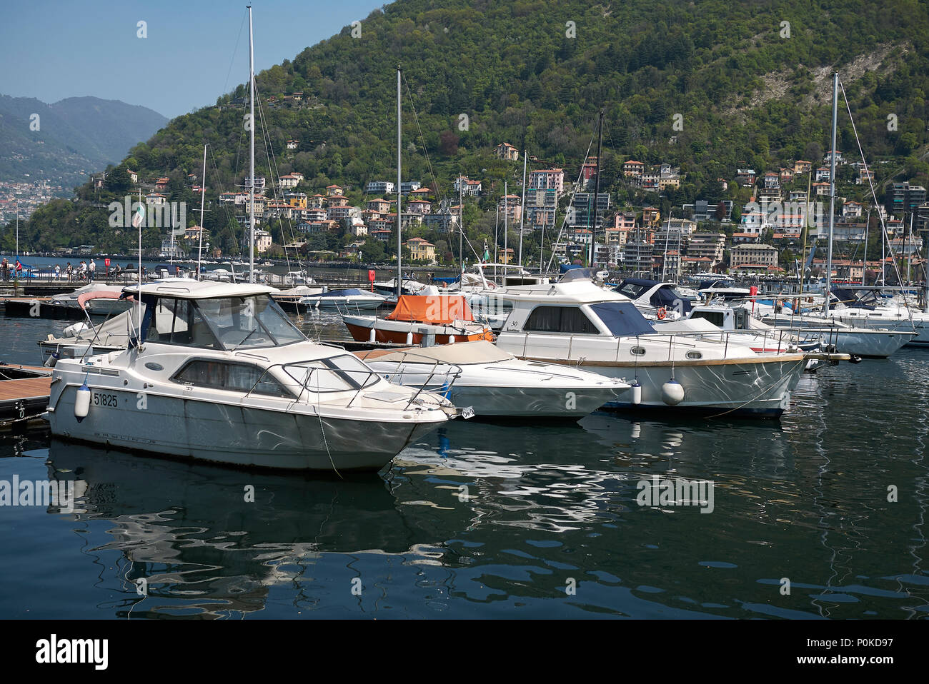 Como, Italia - 22 Aprile 2018: porto turistico a Como Foto Stock