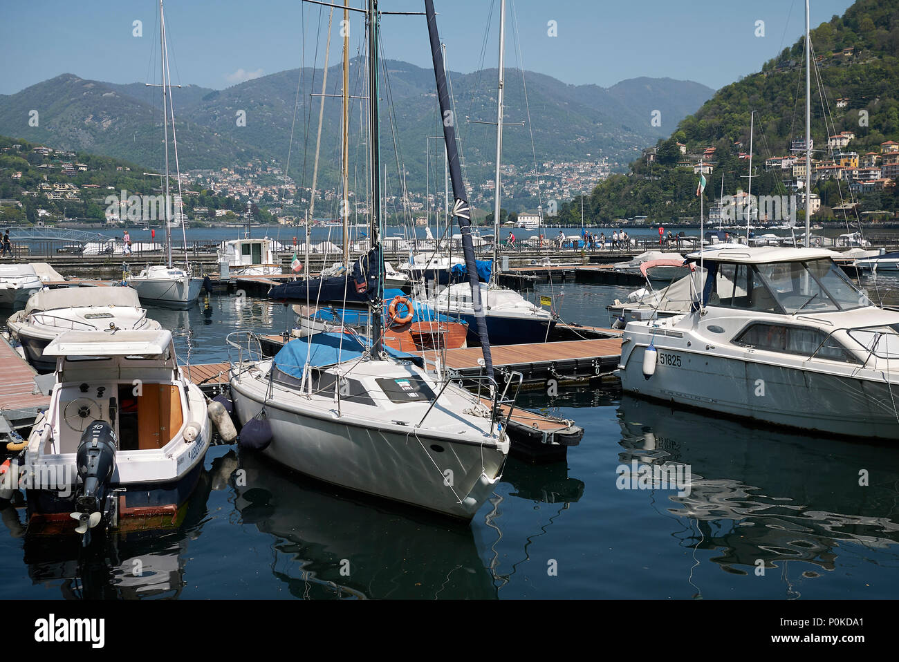 Como, Italia - 22 Aprile 2018: porto turistico a Como Foto Stock