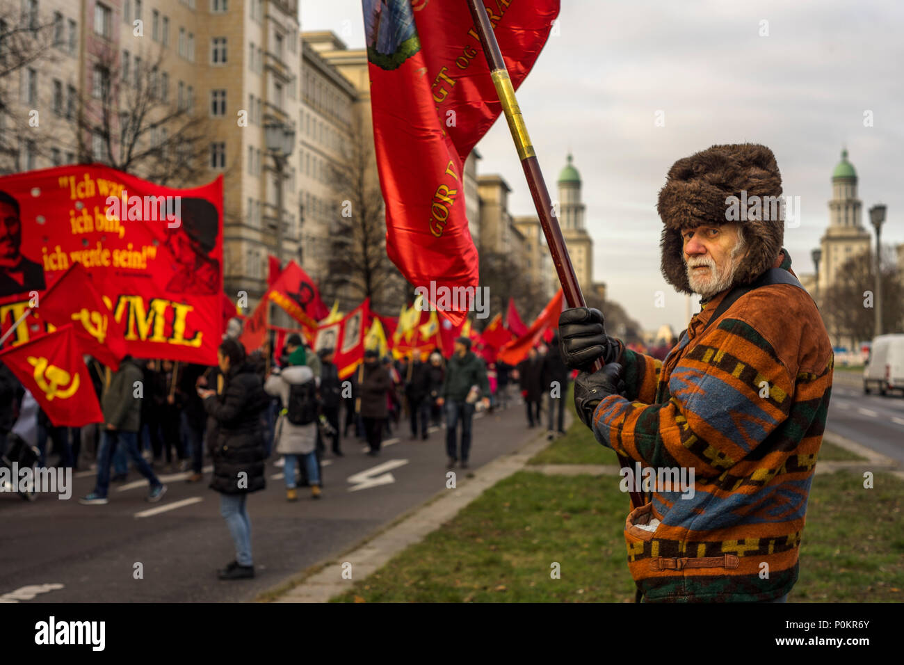 Il Liebknecht-Luxemburg-dimostrazione è annualmente una manifestazione politica ricordando i rivoluzionari socialisti Karl Liebknecht e Rosa Luxembur Foto Stock