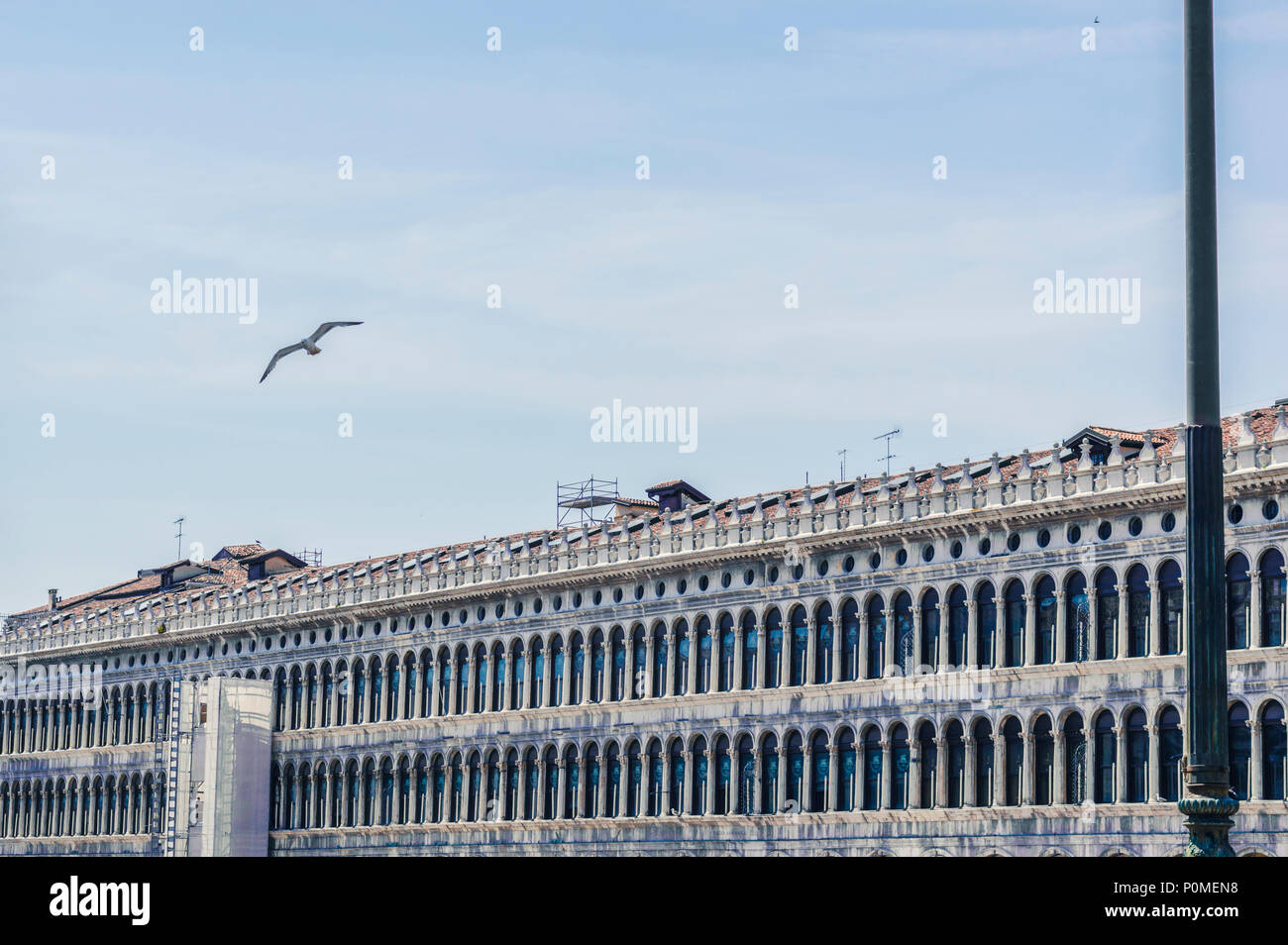 Le arcate della facciata su Piazza San Marco a Venezia, Italia Foto Stock