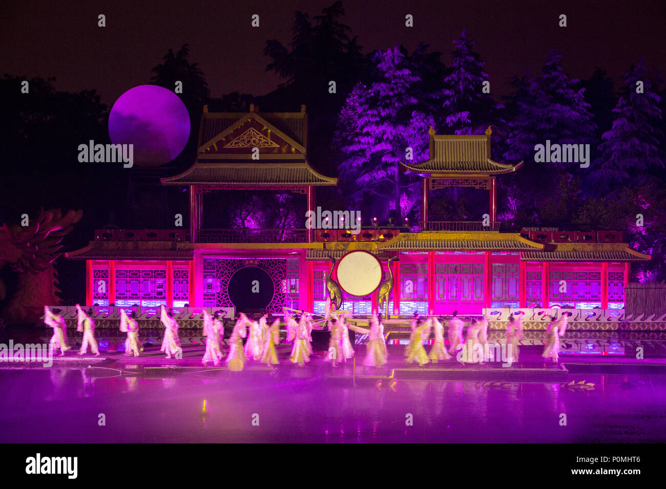 Yangzhou, Jiangsu, Cina. Serata spettacolo di danza, "Una notte di fiori e di Moonlight dalla molla Fiume". Foto Stock