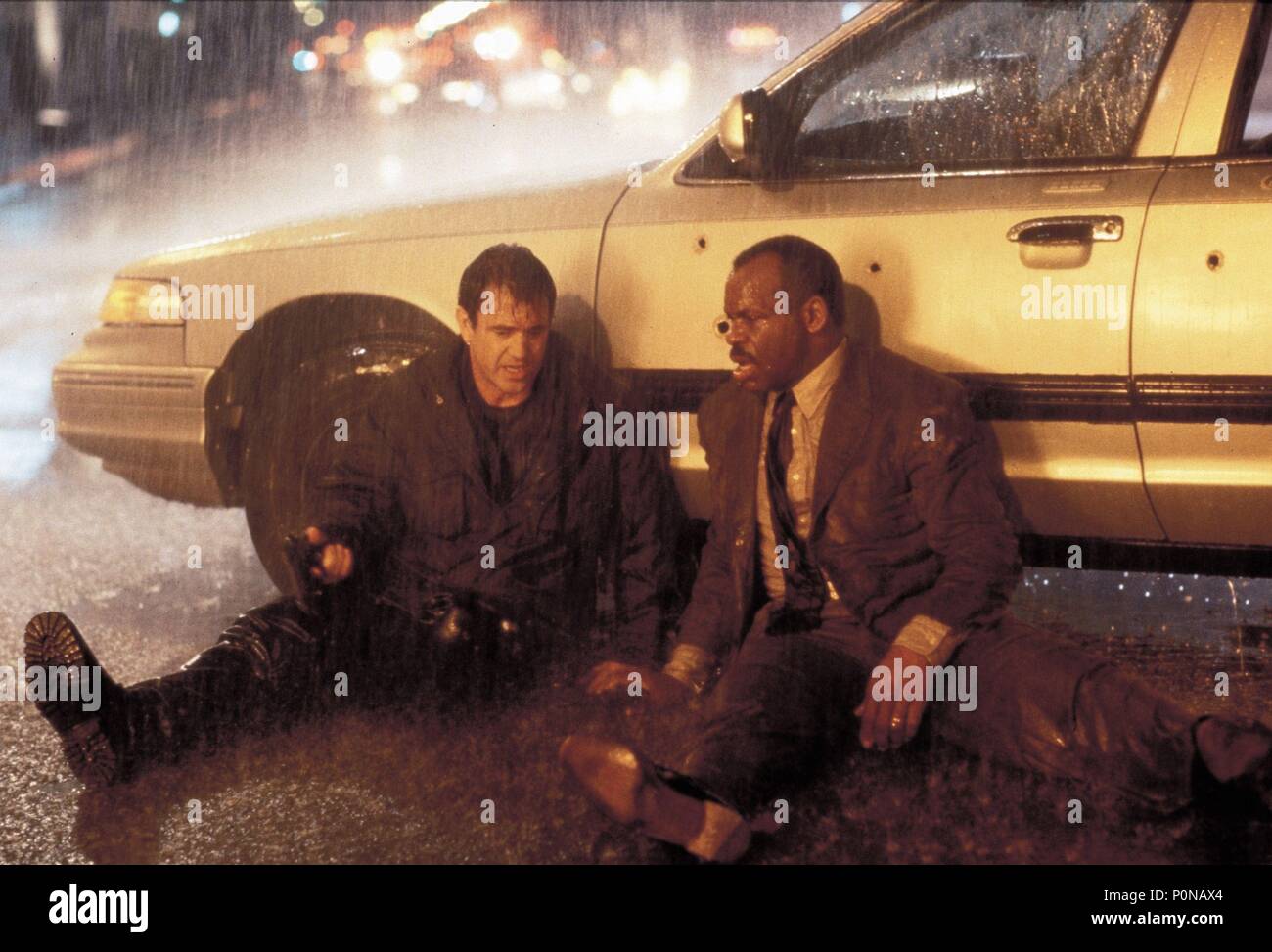 Pellicola originale titolo: Arma letale 4. Titolo inglese: Arma letale 4. Regista: Richard Donner. Anno: 1998. Stelle: Danny Glover; Mel Gibson. Credit: argento foto/WARNER BROS / COOPER, ANDREW / Album Foto Stock