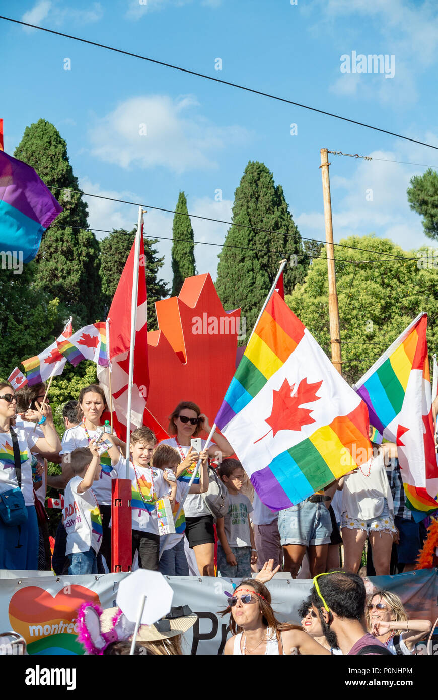 Roma, Lazio, Italia, Un gruppo di canadesi al gay Pride di Roma durante la sfilata. Solo per uso editoriale. Foto Stock