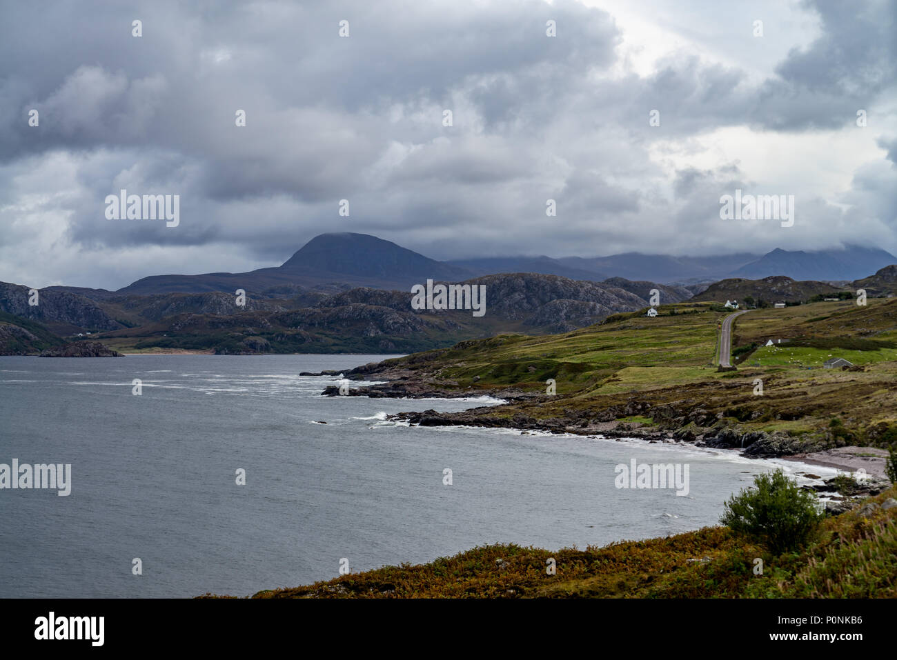 Guardando verso est su Gruinard Bay, a ovest di Ullapool, Scozia Foto Stock
