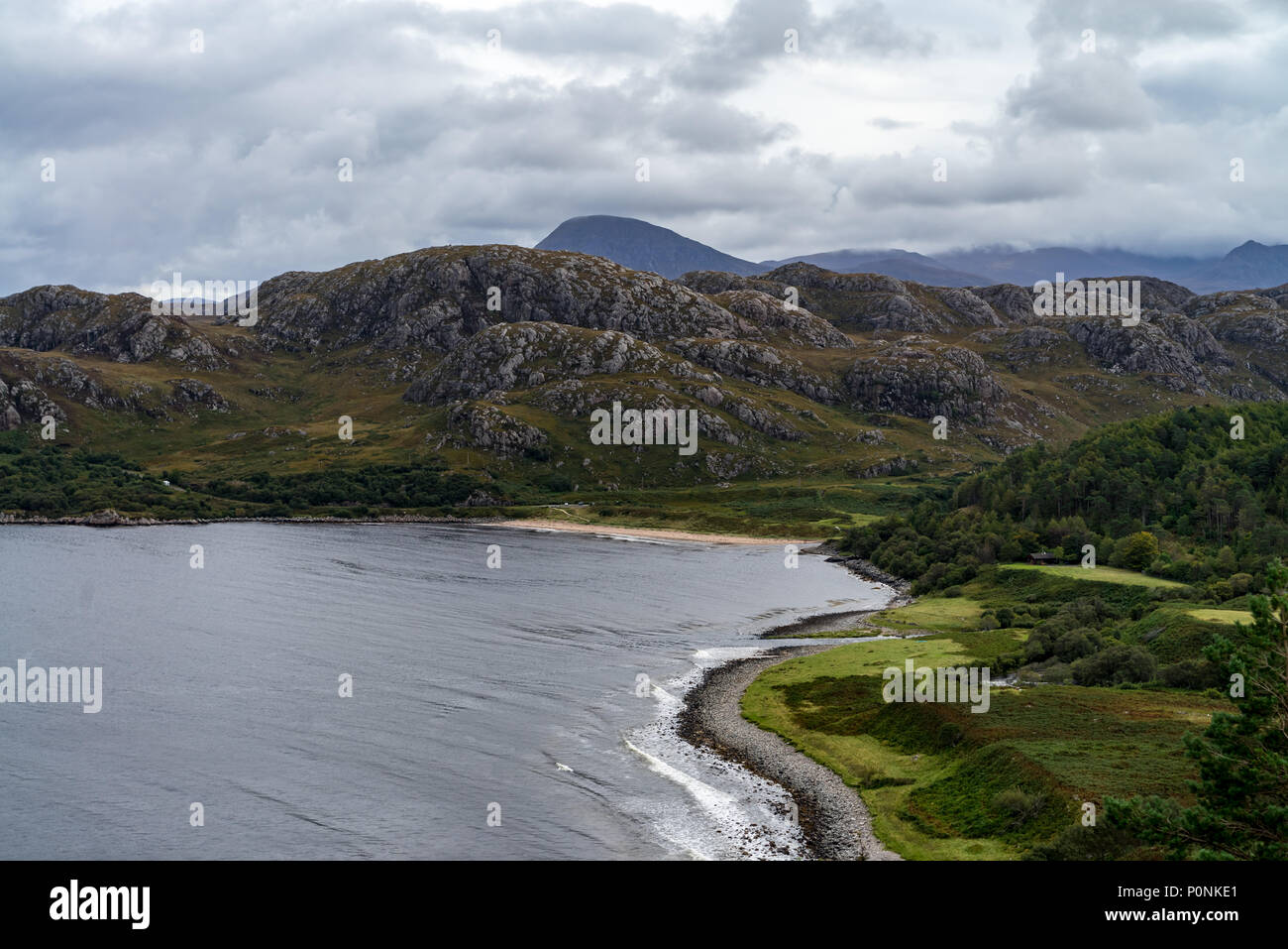 Guardando verso est su Gruinard Bay, a ovest di Ullapool, Scozia Foto Stock
