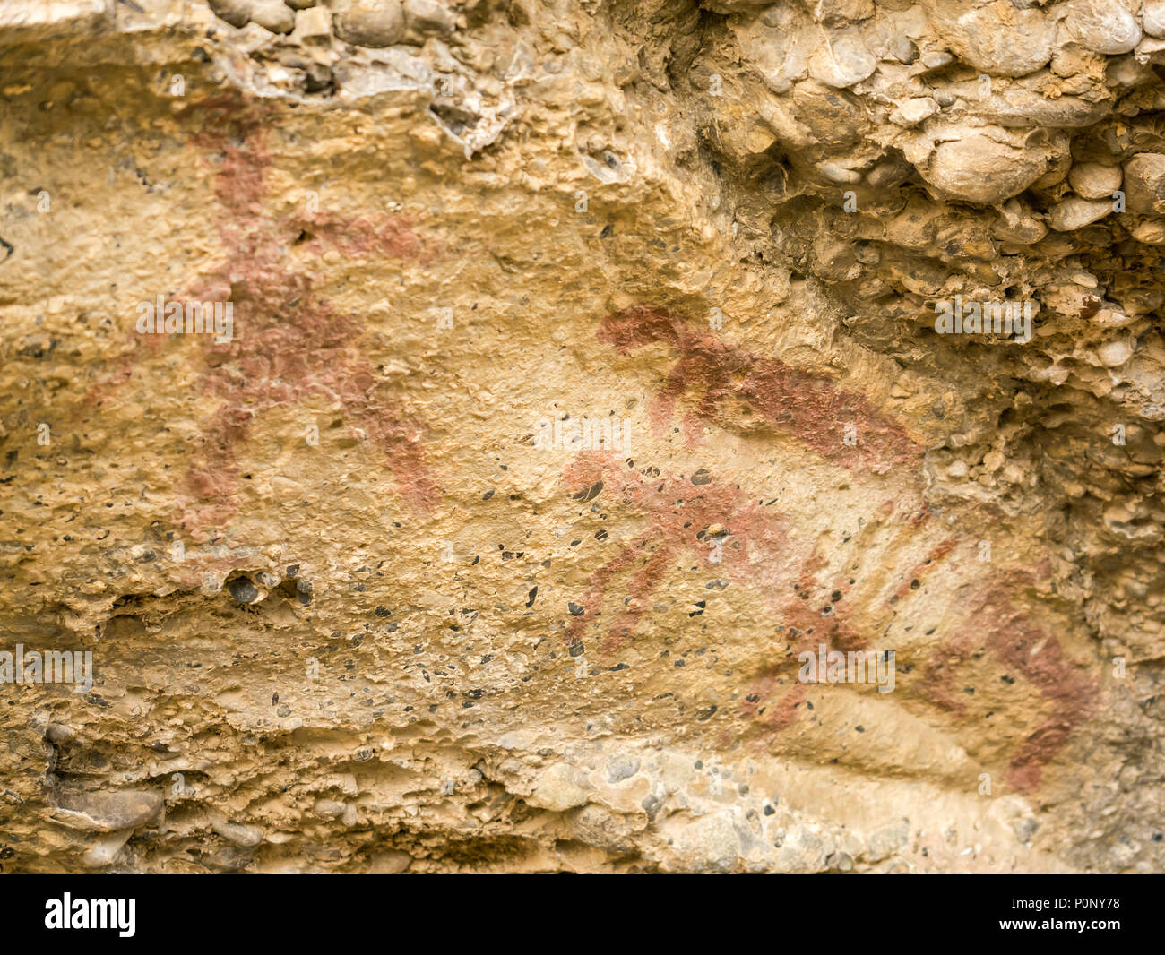 Close up della primitiva rocca pittura, Parco Nazionale Torres del Paine, Patagonia, Cile, con una figura umana e degli animali Foto Stock