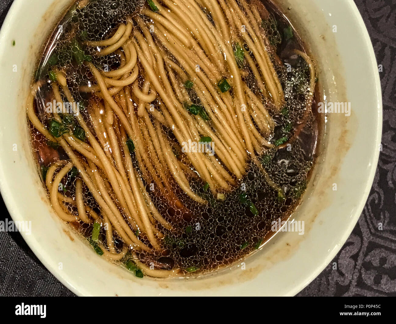 Nanjing, Jiangsu, Cina. Zuppa di noodle. Foto Stock