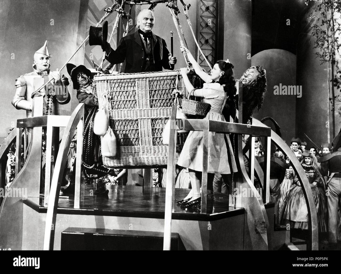 Pellicola originale titolo: Il mago di OZ. Titolo inglese: il mago di OZ. Regista: Victor Fleming. Anno: 1939. Stelle: FRANK MORGAN; BERT LAHR; JACK HALEY; Judy Garland; RAY BOLGER. Credito: M.G.M / Album Foto Stock