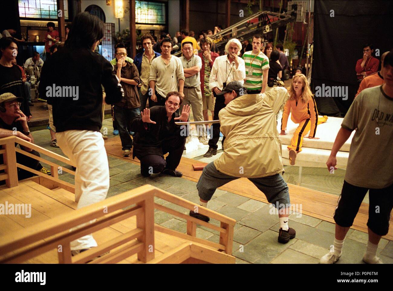 Pellicola originale titolo: KILL BILL: VOL. 1. Titolo inglese: KILL BILL: VOL. 1. Regista: Quentin Tarantino. Anno: 2003. Stelle: Quentin Tarantino; Uma Thurman. Copyright: Editoriale all'interno di utilizzare solo. Questa è una distribuita pubblicamente handout. I diritti di accesso soltanto, senza licenza di copyright fornite. Autorizzazione obbligatoria per Visual Icona (www.visual-icon.com) è richiesto per la riproduzione di questa immagine. Credito: MIRAMAX / Album Foto Stock