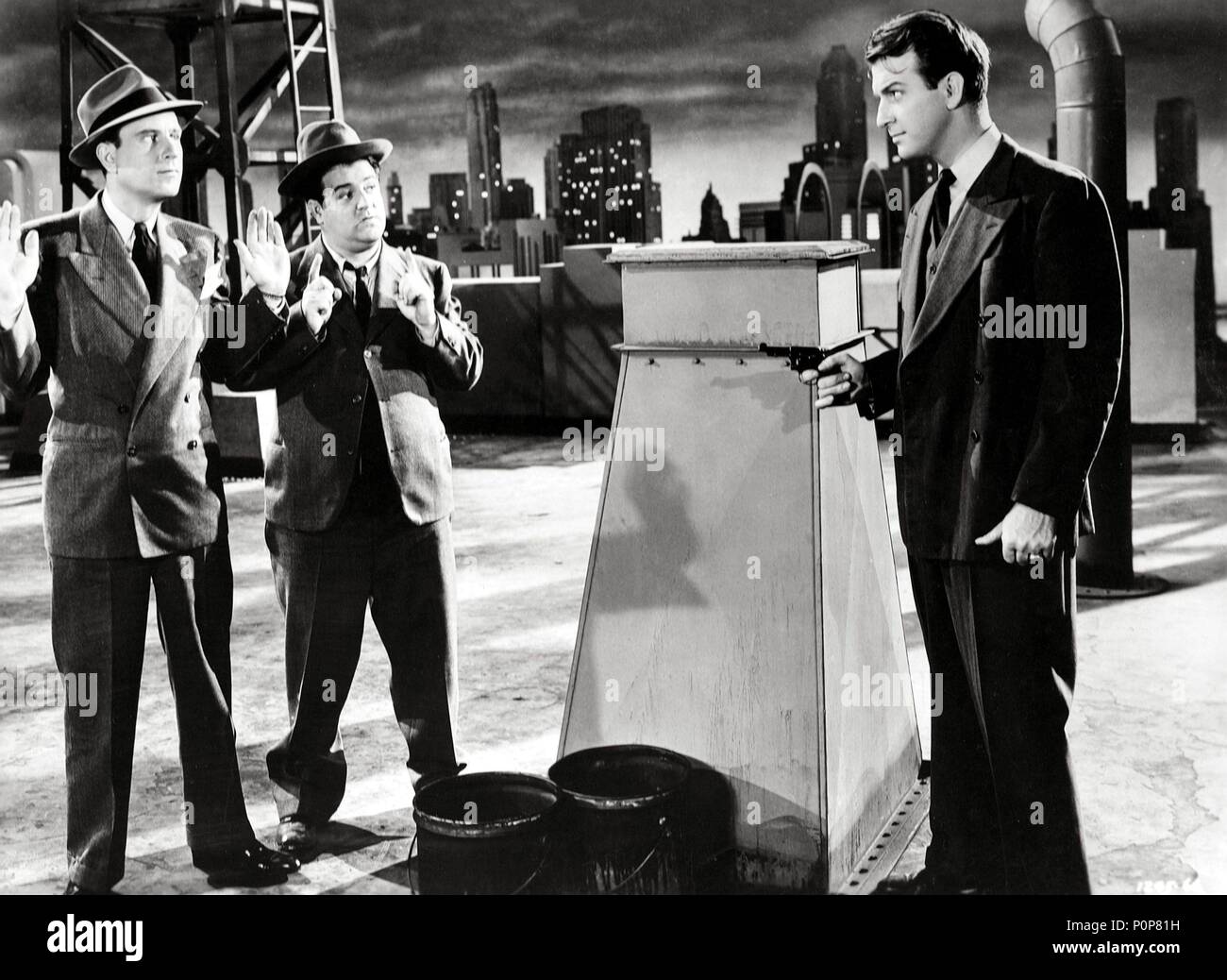 Pellicola originale titolo: chi ha fatto questo?. Titolo inglese: chi ha fatto questo?. Regista: BASIL DEARDEN. Anno: 1956. Stelle: BUD ABBOTT; LOU COSTELLO. Credito: Universal Pictures / Album Foto Stock