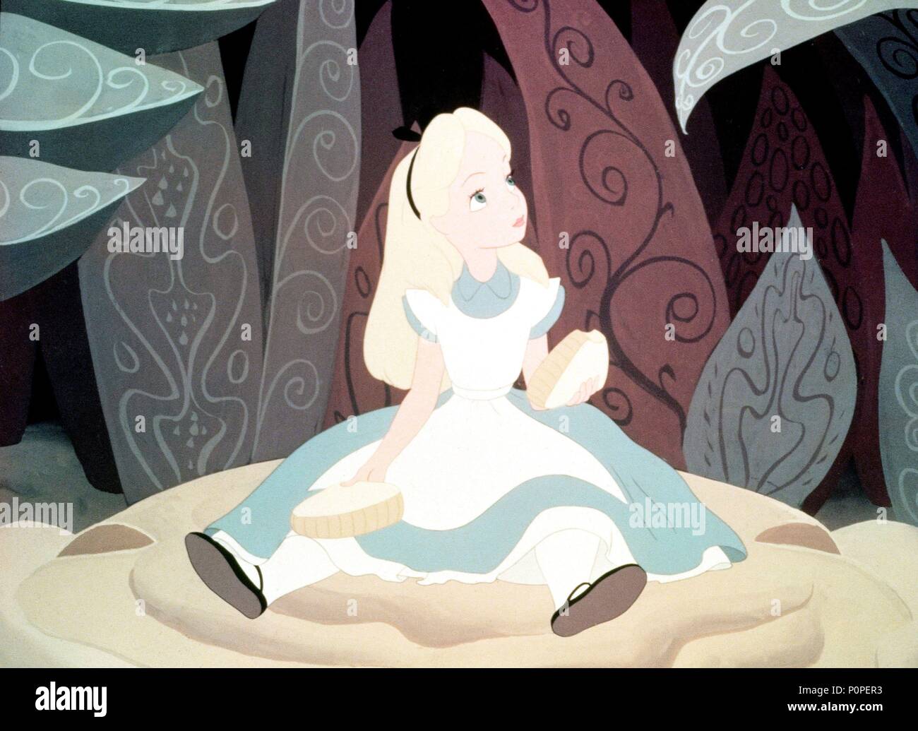 Pellicola originale titolo: Alice nel paese delle meraviglie. Titolo