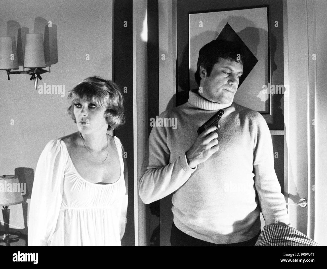 Pellicola originale titolo: dieci piccoli indiani. Titolo inglese: dieci piccoli indiani. Regista: GEORGE POLLOCK. Anno: 1965. Stelle: OLIVER REED; ELKE SOMMER. Credito: WARNERS / Album Foto Stock