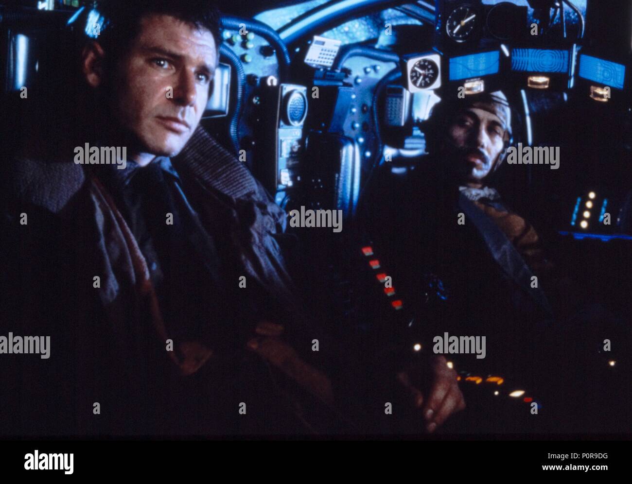 Pellicola originale titolo: BLADE RUNNER. Titolo inglese: BLADE RUNNER. Regista: RIDLEY SCOTT. Anno: 1982. Stelle: Harrison Ford; Edward James Olmos. Credito: LADD COMPANY/WARNER BROS / Album Foto Stock