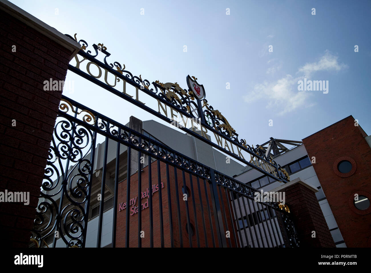 Shankly cancelli in parte anteriore del Kenny Daglish stand ad Anfield Stadium Liverpool England Regno Unito Foto Stock