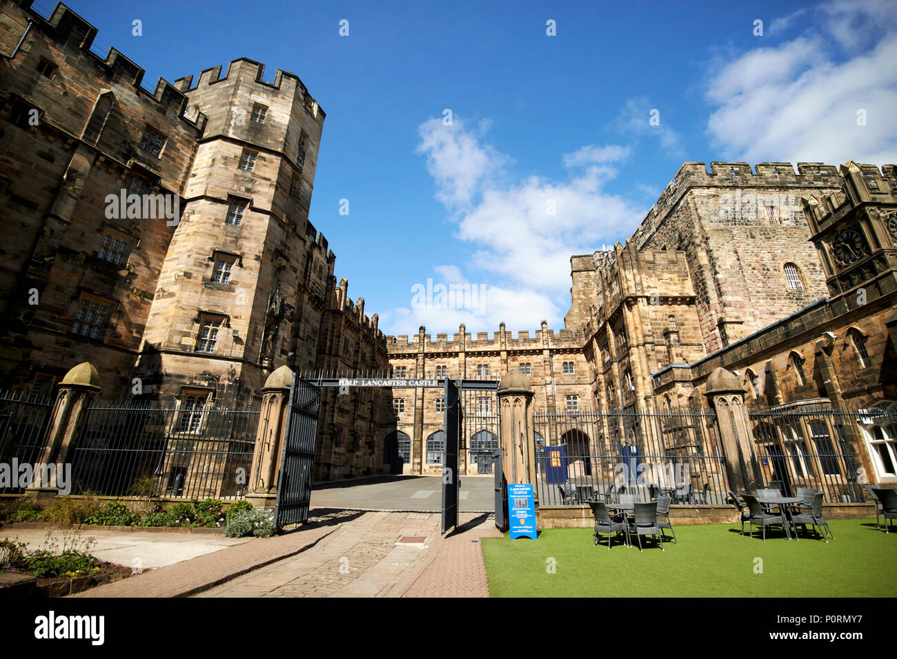 Cortile del Castello di Lancaster precedentemente HMP Lancaster Lancashire England Regno Unito Foto Stock