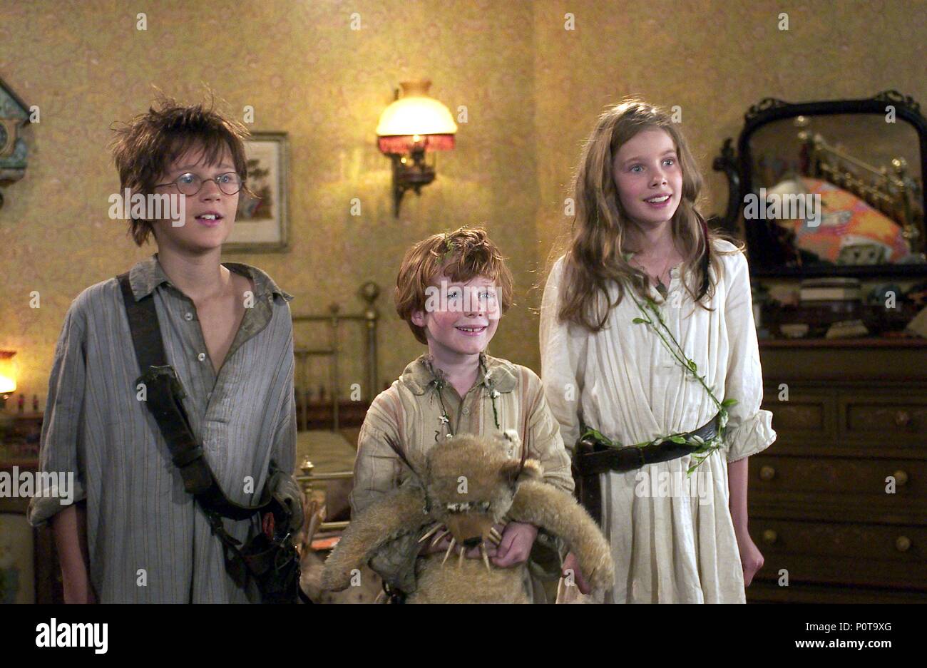 Pellicola originale titolo: PETER PAN. Titolo inglese: PETER PAN. Regista: P. J. HOGAN. Anno: 2003. Stelle: RACHEL HURD-legno; HARRY NEWELL; FREDDIE POPPLEWELL. Credito: Universal Studios / BOLAND, JASIN / Album Foto Stock