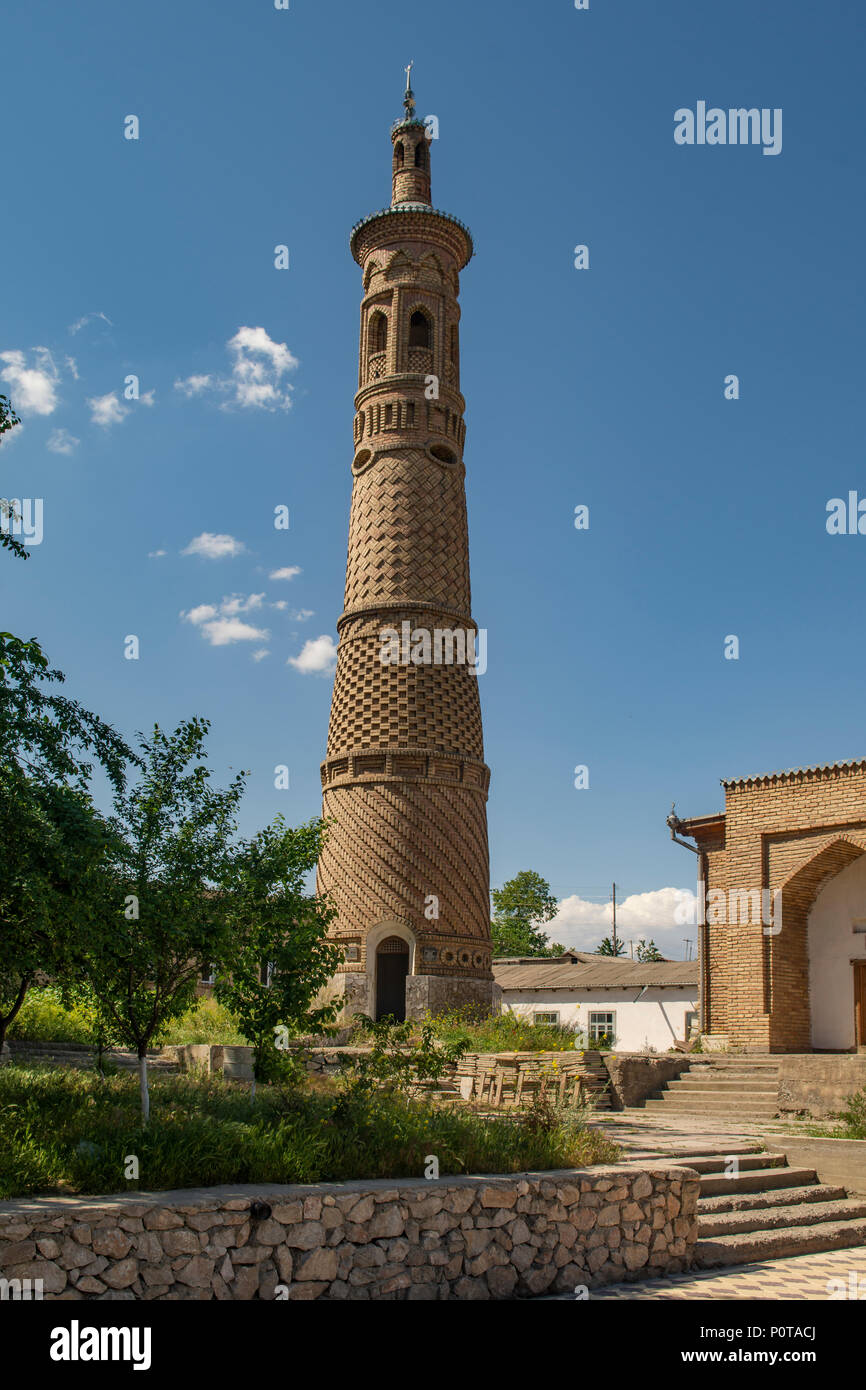Il minareto di Hazrat-i-Moschea Shah, Istarafshan, Tagikistan Foto Stock