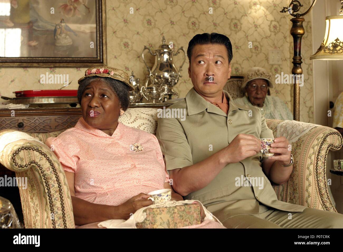 Pellicola originale titolo: IL LADYKILLERS. Titolo inglese: il LADYKILLERS. Regista: Ethan Coen; Joel Coen. Anno: 2004. Stelle: TZI MA; IRMA P. HALL. Credito: Touchstone Pictures/JACOBSON COMPANY / Album Foto Stock