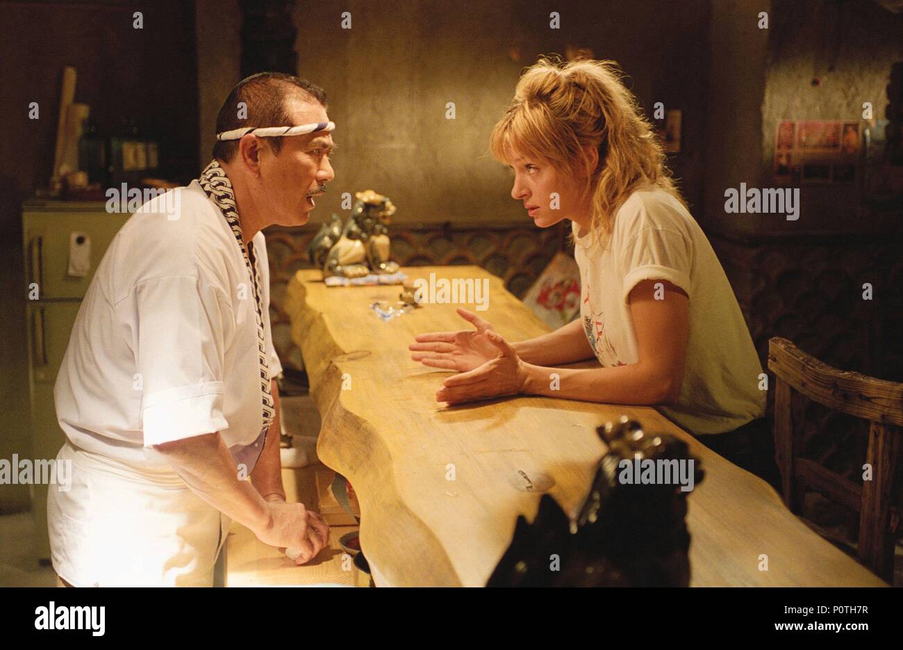 Pellicola originale titolo: KILL BILL: VOL. 1. Titolo inglese: KILL BILL: VOL. 1. Regista: Quentin Tarantino. Anno: 2003. Stelle: Uma Thurman; SONNY CHIBA. Copyright: Editoriale all'interno di utilizzare solo. Questa è una distribuita pubblicamente handout. I diritti di accesso soltanto, senza licenza di copyright fornite. Autorizzazione obbligatoria per Visual Icona (www.visual-icon.com) è richiesto per la riproduzione di questa immagine. Credito: MIRAMAX / Album Foto Stock