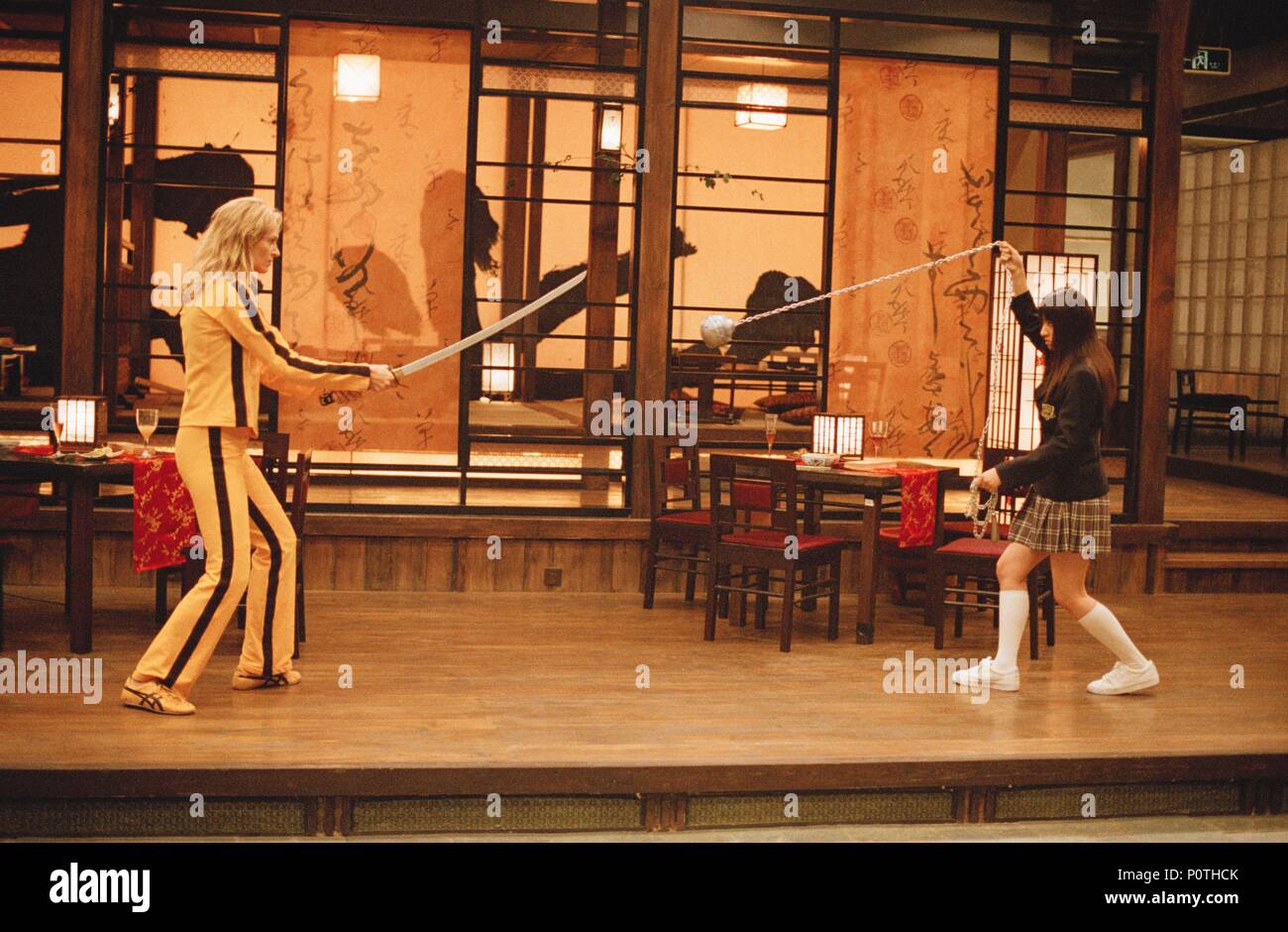 Pellicola originale titolo: KILL BILL: VOL. 1. Titolo inglese: KILL BILL: VOL. 1. Regista: Quentin Tarantino. Anno: 2003. Stelle: Uma Thurman; CHIAKI KURIYAMA. Copyright: Editoriale all'interno di utilizzare solo. Questa è una distribuita pubblicamente handout. I diritti di accesso soltanto, senza licenza di copyright fornite. Autorizzazione obbligatoria per Visual Icona (www.visual-icon.com) è richiesto per la riproduzione di questa immagine. Credito: MIRAMAX / Album Foto Stock